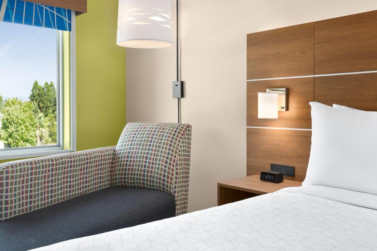 Holiday Inn Express & Suites - Ukiah By Ihg Exterior foto