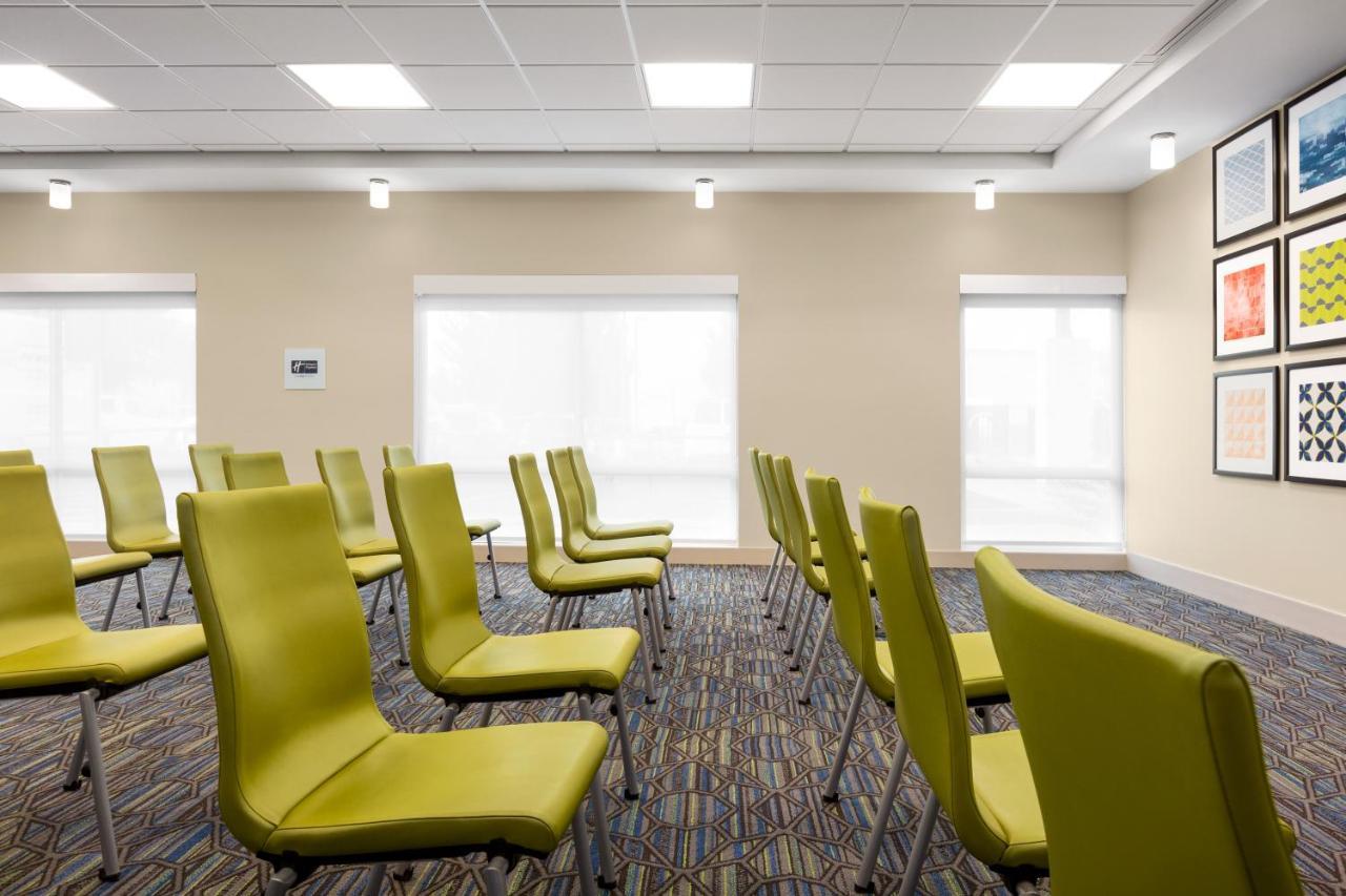 Holiday Inn Express & Suites - Ukiah By Ihg Exterior foto